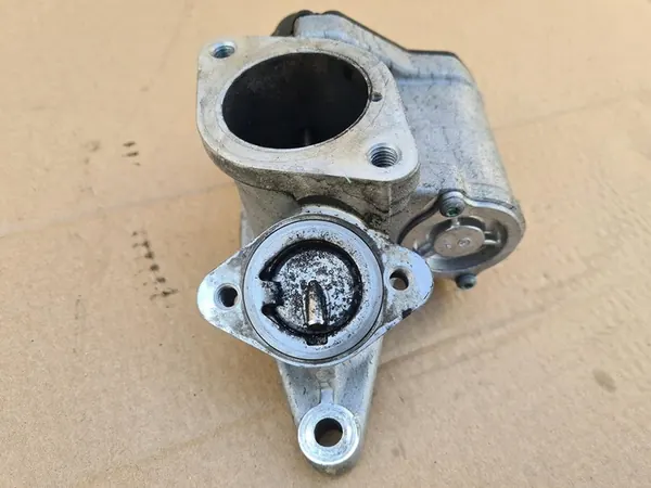 Renault OE 8200 630 740 Válvula EGR image 2