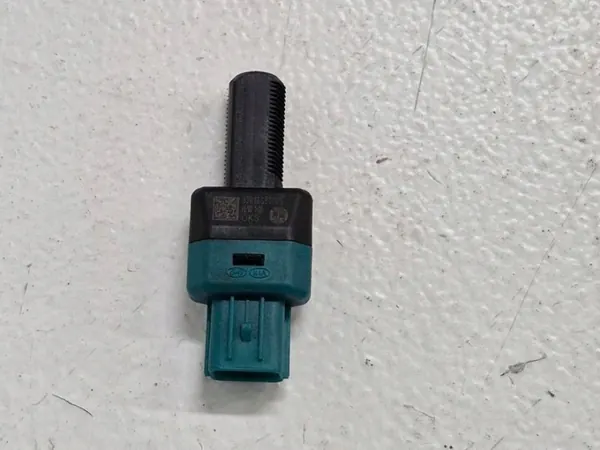 Kia Sportage IV Bremspedalsensor OEM 93813G8100 image 2