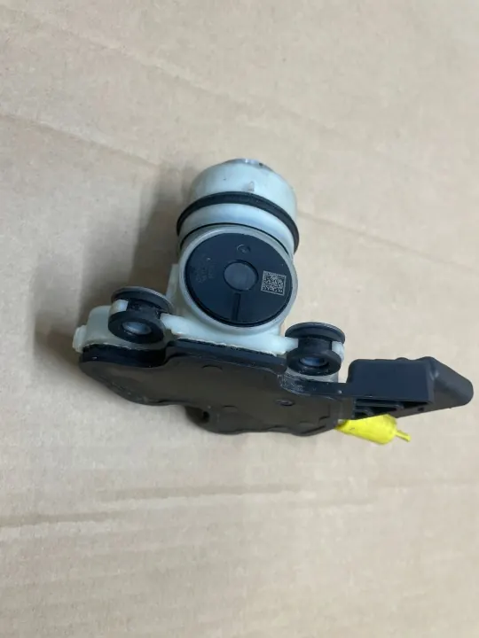 Bosch AdBlue-pumppu OEM 3267417319 F01C250168 image 3