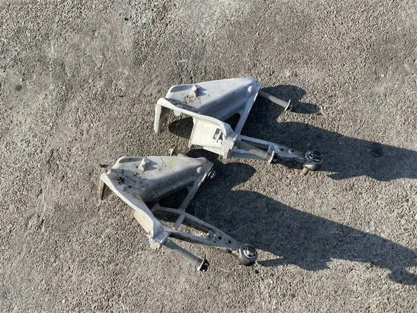 Support de ressort arrière gauche + droit Mercedes Sprinter 907 image 2