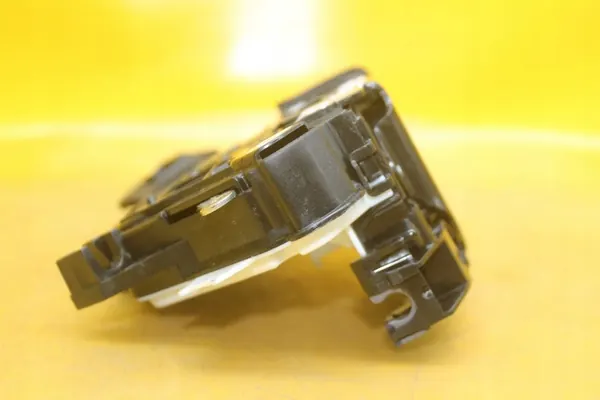 Fram Höger Dörrlås 7 Pin Skoda Fabia III image 3