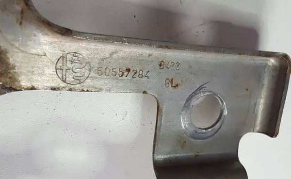 Soporte de escape Alfa Romeo OEM 50544179 - Usado image 5
