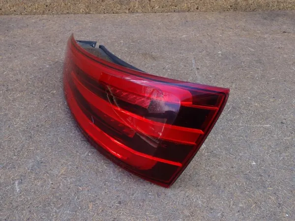 AUDI Q3 8U 11-14 Lámpara LED Trasera Derecha OEM 8U0945094A image 2