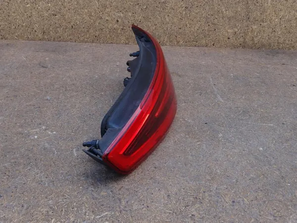 AUDI Q3 8U 11-14 Lámpara LED Trasera Derecha OEM 8U0945094A image 3