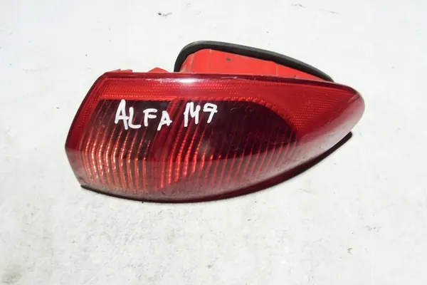 Lámpara trasera derecha ALFA ROMEO 147 46556347 image 2