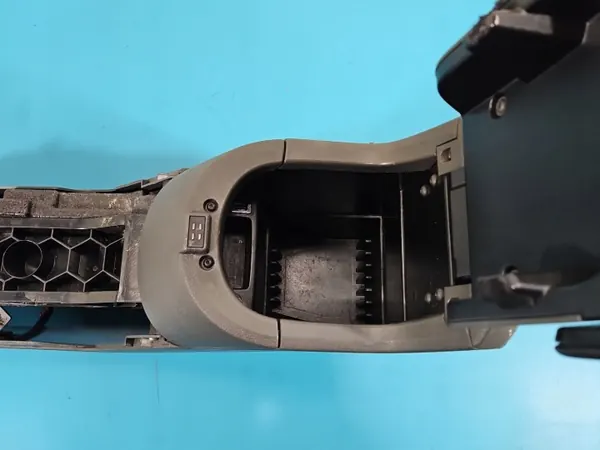 Reposabrazos túnel OEM 7M51-R045M62-ADW para Ford Kuga MK1 image 4