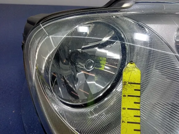 VW Touran I 03- Oikea Etuvalaisin EU 1T0941006F image 8