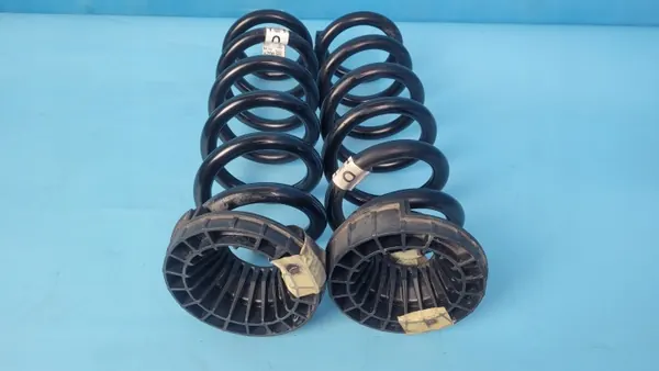 Mercedes W206 Achtervering Veren OEM A2063242500 image 2