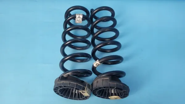 Mercedes W206 Achtervering Veren OEM A2063242500 image 3