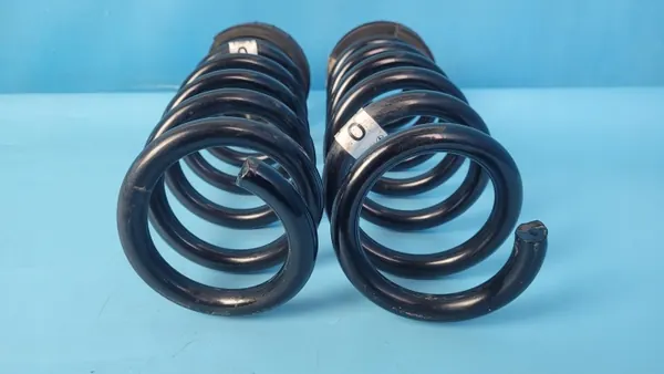 Mercedes W206 Achtervering Veren OEM A2063242500 image 6
