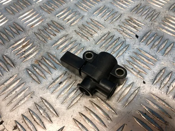 Válvula de Corte Mercedes OEM A6110780049 Usada image 2