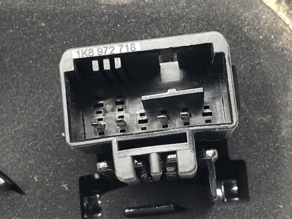 Höger inre baklykta VW Passat B8 Sedan OEM LORK-1644-106635 image 4