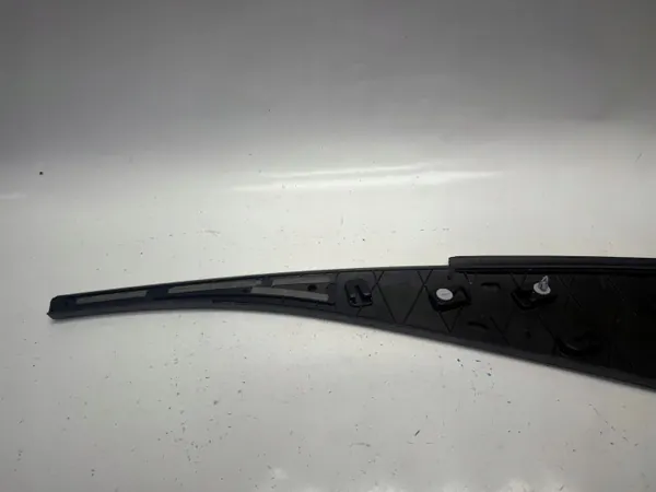 VW ID.5 bak höger pelaröverdrag OEM 11E853378 image 5