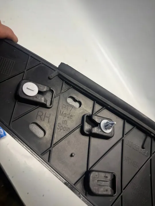VW ID.5 bak höger pelaröverdrag OEM 11E853378 image 8