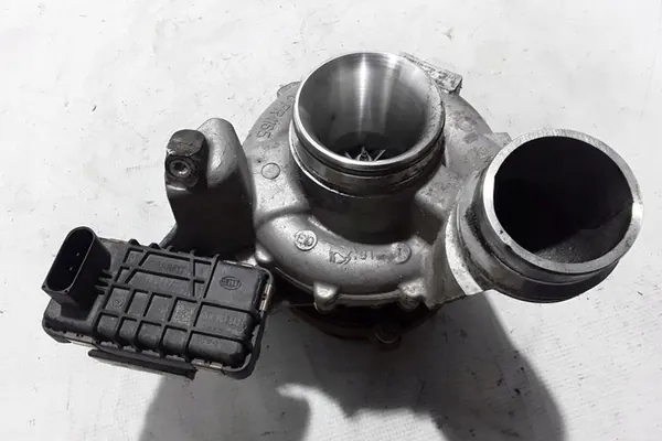 Turbocharger BMW 5 GRAN TURISMO (F07) 3.0L diesel image 2