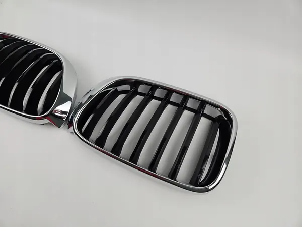 BMW X3 F25 Grille Kidney Left Right Set OEM 51117338572 51117338571 image 3