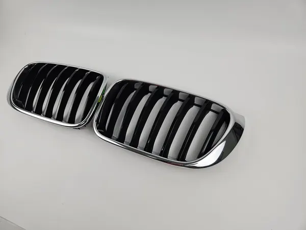 BMW X3 F25 Grille Kidney Left Right Set OEM 51117338572 51117338571 image 6