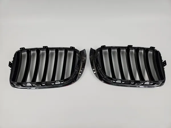 BMW X3 F25 Grille Kidney Left Right Set OEM 51117338572 51117338571 image 7