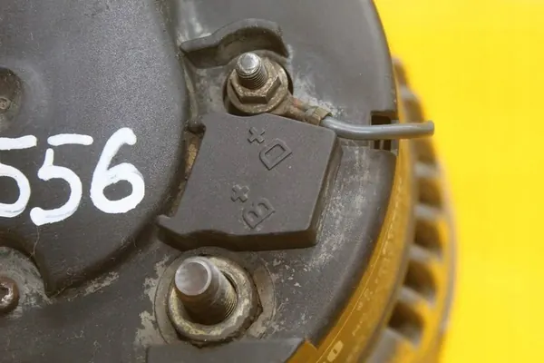 Vaihtovirtageneraattori Audi A8 S8 D2 4.2 B OEM 077903015E image 10