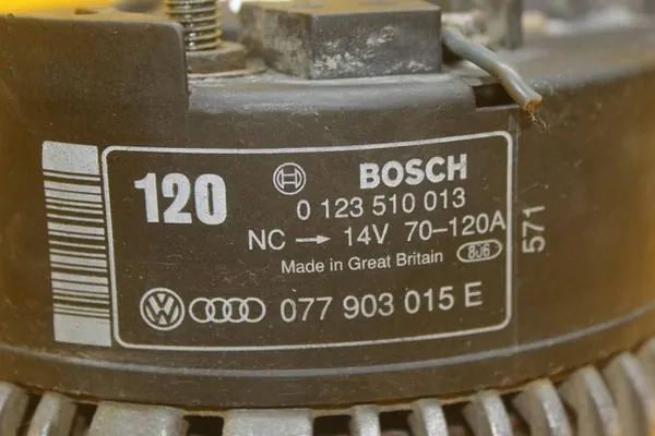 Vaihtovirtageneraattori Audi A8 S8 D2 4.2 B OEM 077903015E image 2