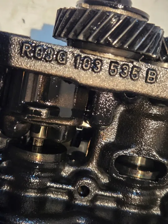 Bomba de aceite Audi A4 B7 OEM 03G103537B 2.0 TDI image 8