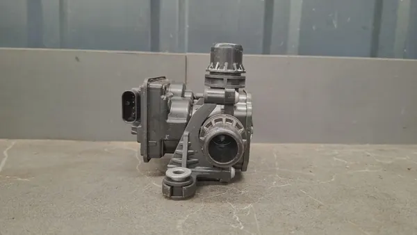 Vanne de Pompe à Eau BMW i4 G26 Gran Coupe A3C0236890000 image 4