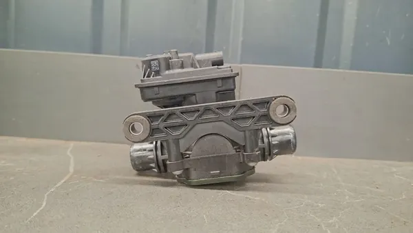 Vanne de Pompe à Eau BMW i4 G26 Gran Coupe A3C0236890000 image 6