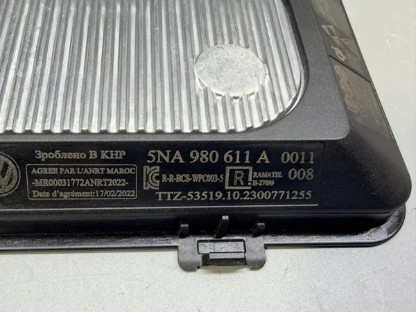 Chargeur sans fil OEM 5NA980611A pour VW Golf VIII image 3