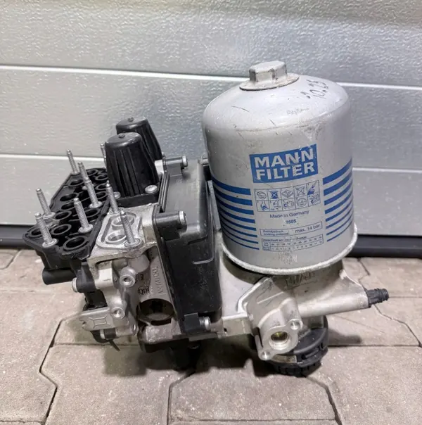 Sécheur d'air Scania OEM 2795850 - État utilisé image 2