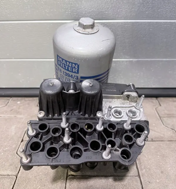 Sécheur d'air Scania OEM 2795850 - État utilisé image 3