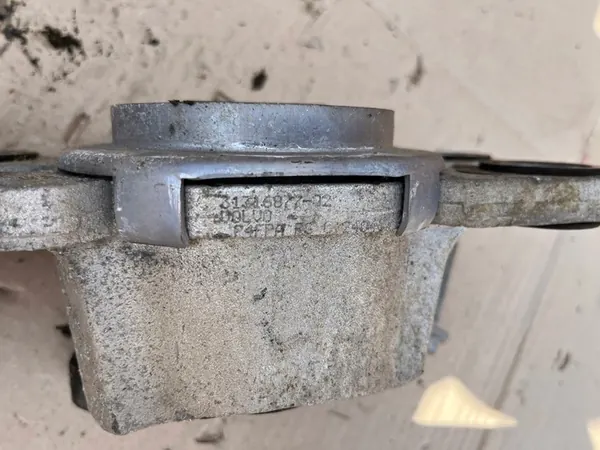 VOLVO XC60 I Vasemman Ylärungon Tukijalka OE 31316877 image 6