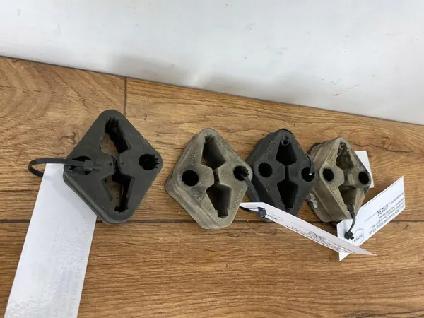 Suporte de borracha para escapamento Dodge Ram 1500 2019+ image 4