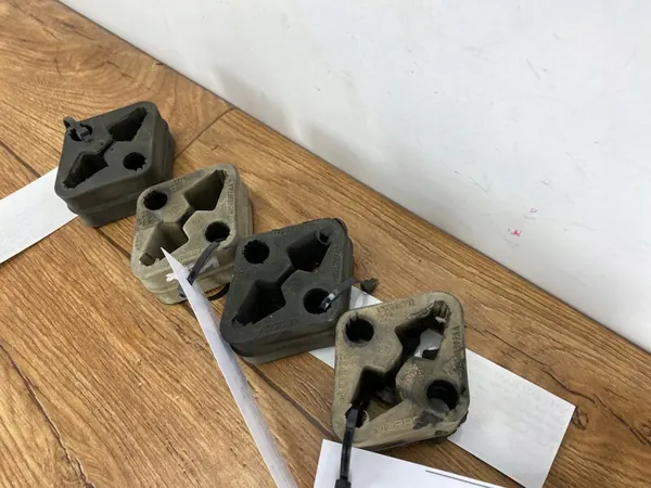 Suporte de borracha para escapamento Dodge Ram 1500 2019+ image 5