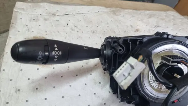 Gecombineerde schakelaar CITROEN C4 II B7 96759258XT image 2