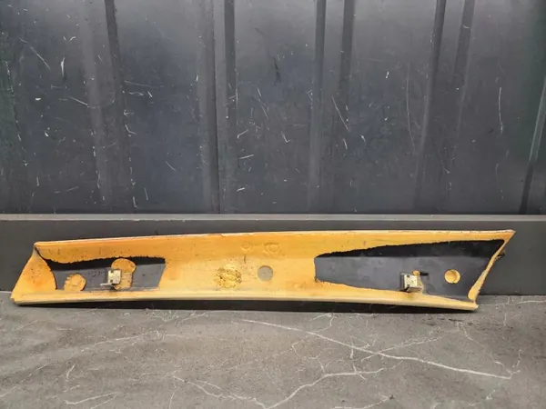 OEM Oslona slupka lewa Mercedes w123 - Cache pilier gauche image 5