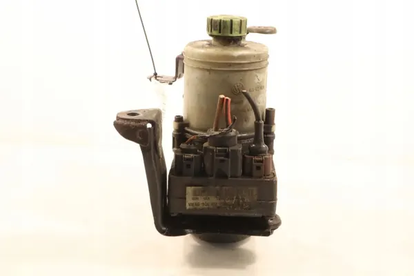 Pompe de direction assistée d'occasion OEM 6Q0423155AD Škoda image 3