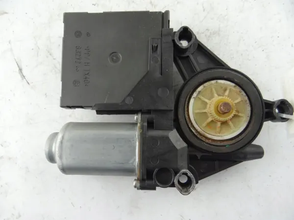 Moteur élévateur droit avant OEM 1T0959702 image 3