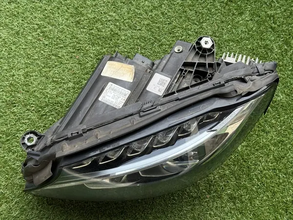 Linker koplamp Mercedes C-klasse W205 ILS Full LED A2059069301 image 2