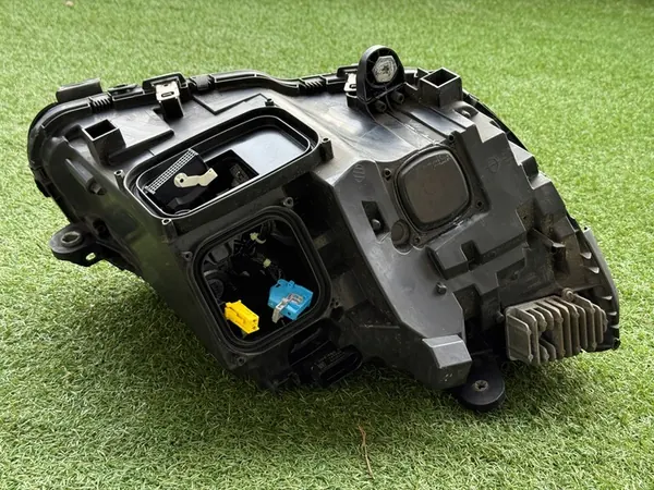 Linker koplamp Mercedes C-klasse W205 ILS Full LED A2059069301 image 5