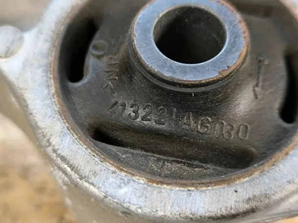 Support différentiel arrière Subaru OE 41322AG030 image 6