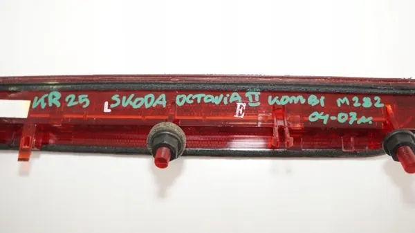 Feu Stop Arrière OEM 360187701 pour Skoda Octavia II image 10