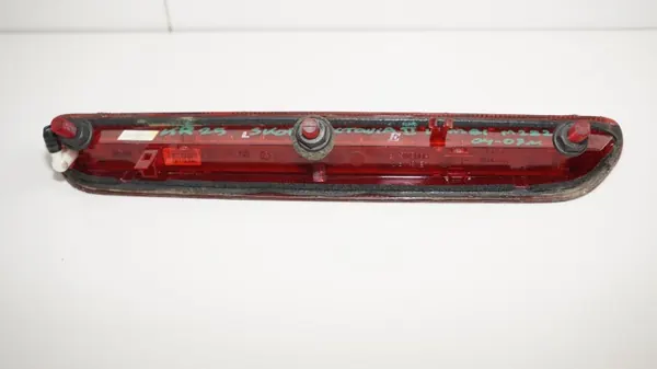Feu Stop Arrière OEM 360187701 pour Skoda Octavia II image 8