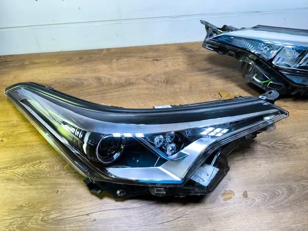 TOYOTA CHR CH-R Faro Delantero Derecho 81130-F4030-00 image 3