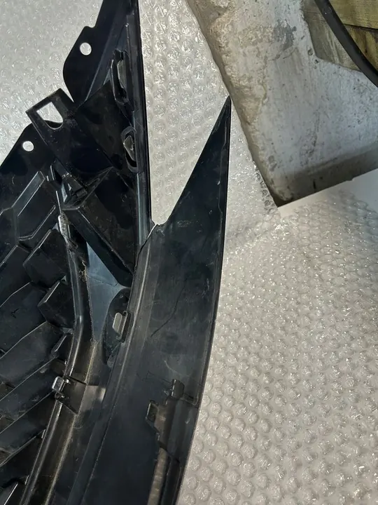 Nissan Juke II Grill Chrome OE 62310-6PA0A image 3