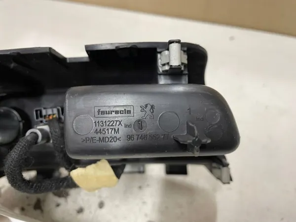 Cendrier OEM 1131227X pour Peugeot 208 1.2L 2013 image 3