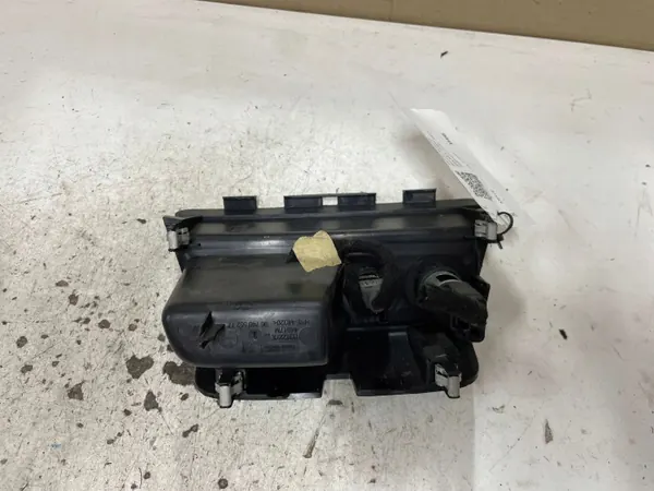 Cendrier OEM 1131227X pour Peugeot 208 1.2L 2013 image 4