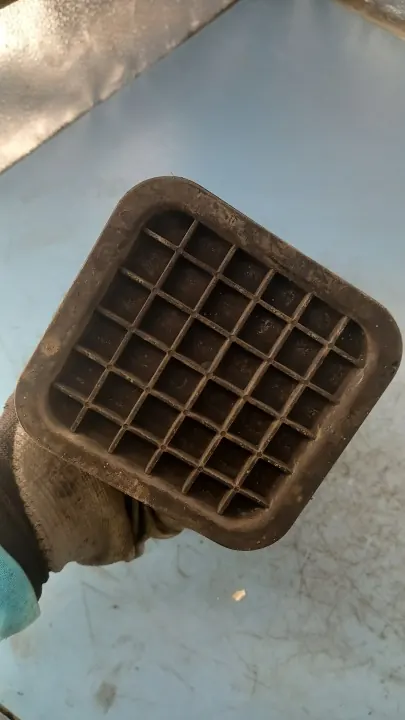 Filtro de carbón Toyota OE para Yaris 03R usado image 3
