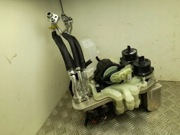 Réservoir de liquide de refroidissement Tesla OEM 1506859-00-E image 3