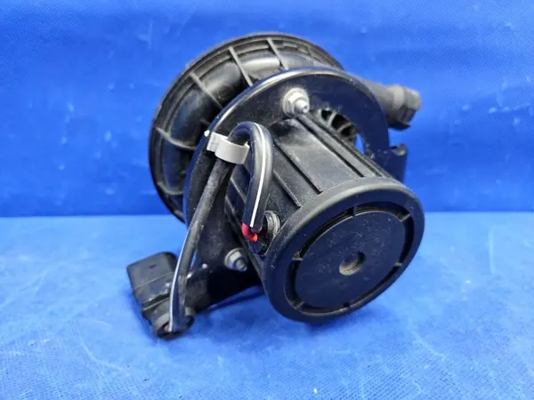 Pompe à air secondaire Audi A6 C7 50 TFSI OEM 079959231A image 4