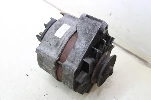 BMW 5-sarja E34 M20 Vaihtovirtageneraattori 520I 525I 0120469757 image 2